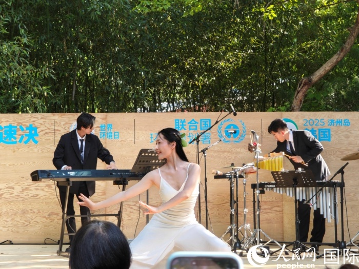 裬Ȼ赸ݡ 