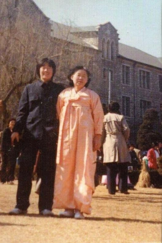 1982꣬УĸһμӴѧѧͼƬԴѡŶ