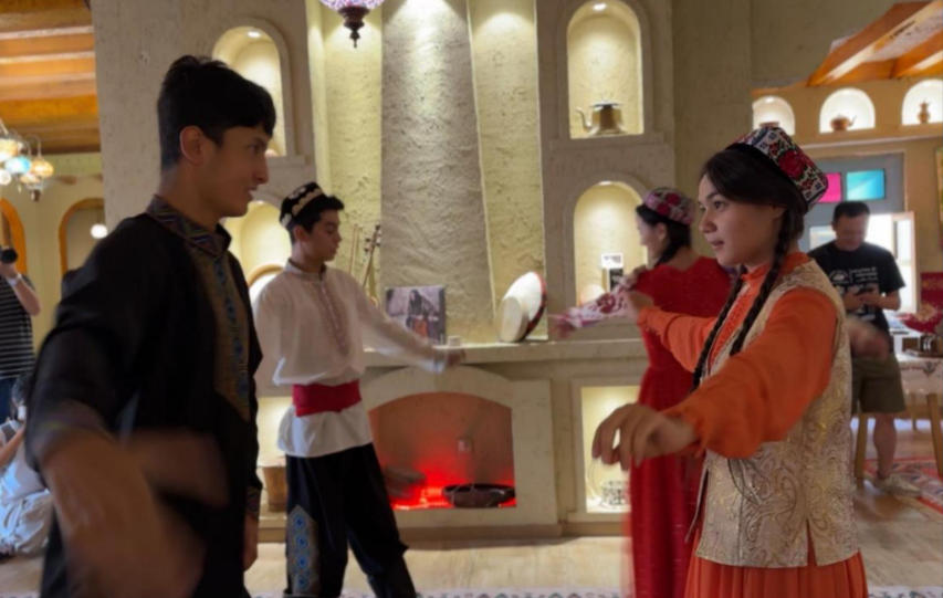 ���ų�һ����ɫ�����ڣ���ԱΪ�οͱ����赸������������ ������