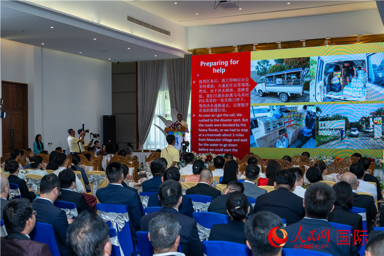 在缅中企当地员工讲述协助救援经历。人民网记者谢佳君摄