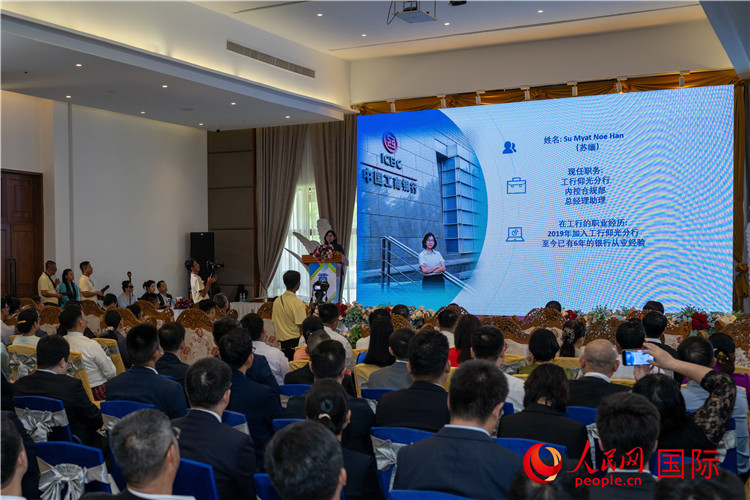 在缅中企当地员工分享感言。人民网记者 谢佳君摄