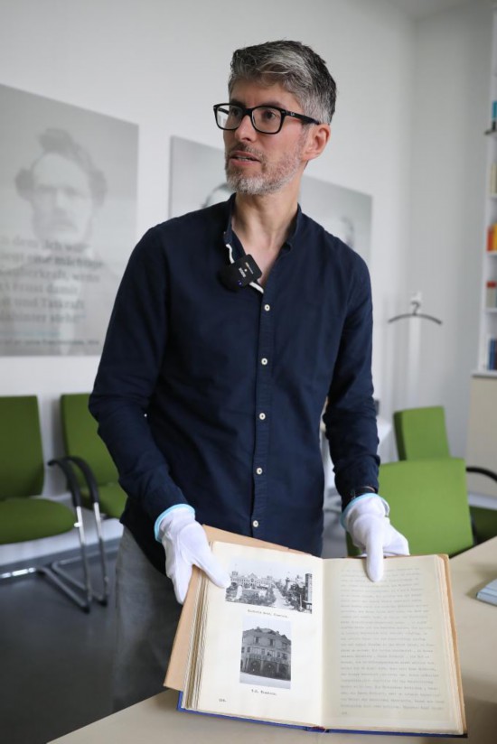 730գλڵ¹ֵʷݣʷѧҰ߶¡Ъչʾռǡԭ»  