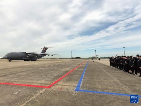 9月12日,在韩国仁川,运送第十二批在韩中国人民志愿军烈士遗骸的专机准备启程回国。新华社发(中国驻韩国大使馆供图)
