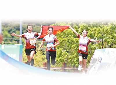 㶫ѡʮ˻Ⱥ»ŮӶгյ㡣» ƹ