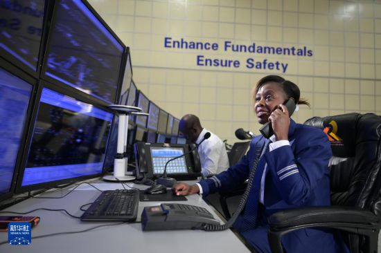 930·ޱյվŮԱ˹͢»  