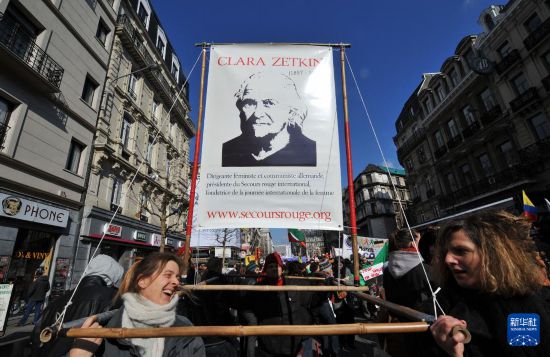 201036գڱʱ׶³Ů̧Ůλҡ˹ʸŮڵĳ߿ؽĻμף˹ͶŮС» Ρ 