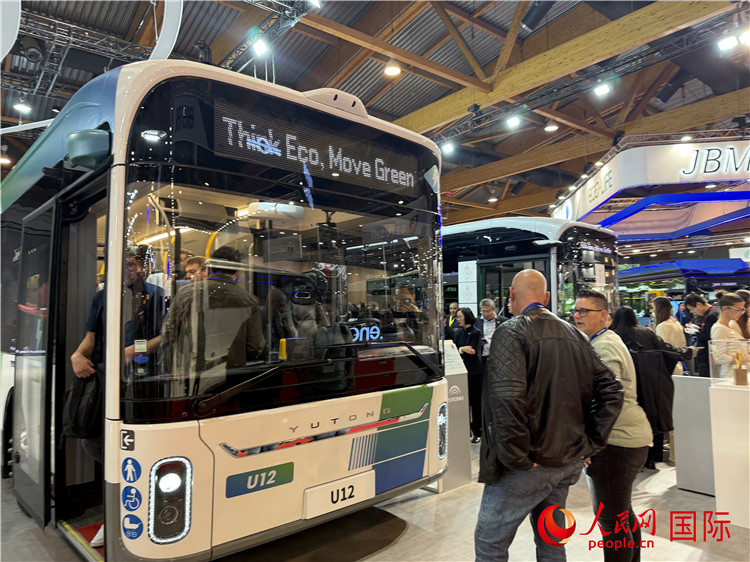 ����������صĲι������й�Ʒ��չ̨ǰ�ιۡ����������� ţ�����