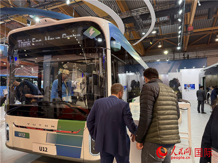 ����������صĲι������й�Ʒ��չ̨ǰ�ιۡ����������� ţ�����