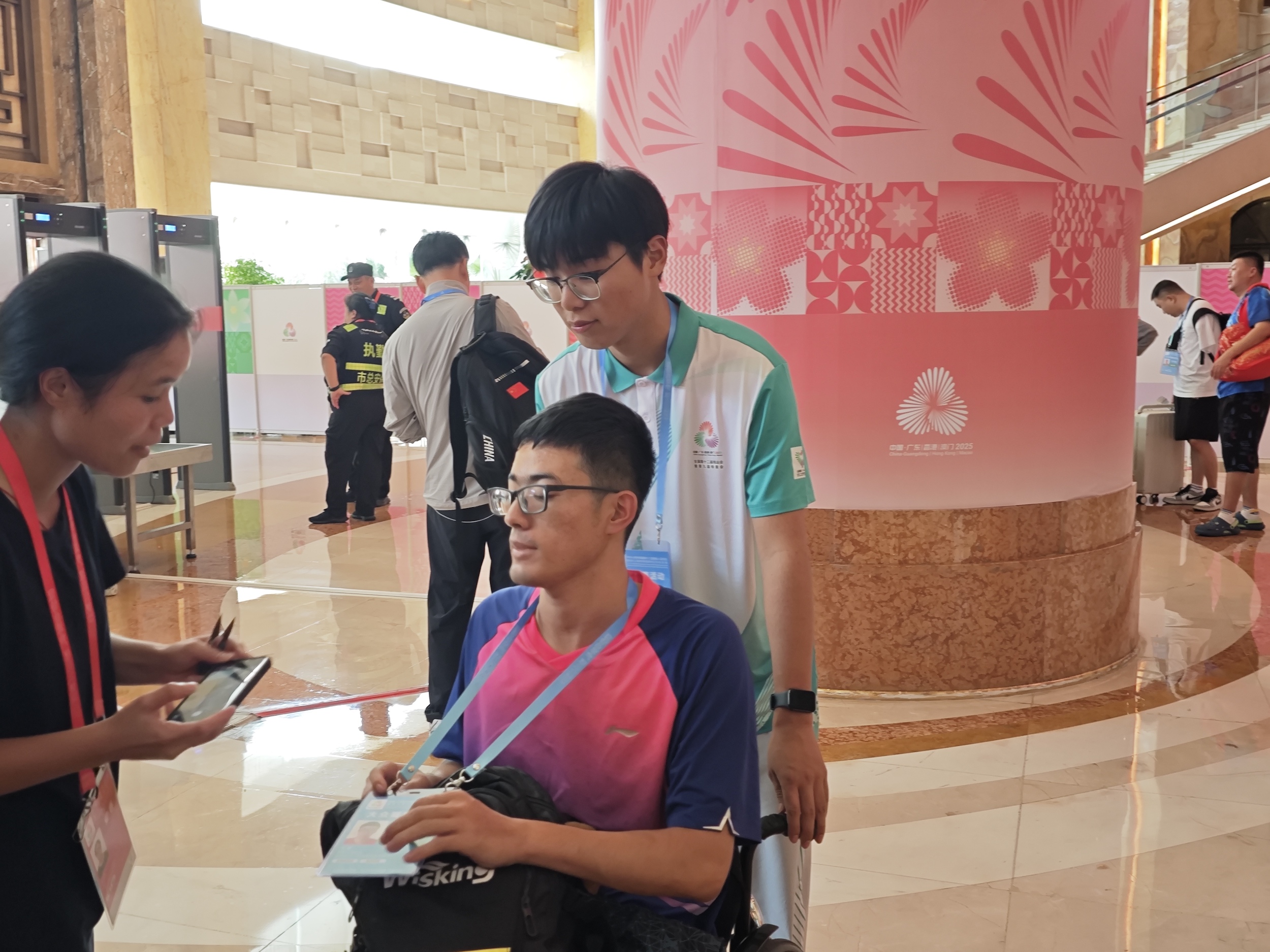 9��5�գ��㶫ʡ����������Ƶ꣬���ذ»�ƹ���������У���ܸ����˶�Ա�Ӵ�����ѯָ���ȷ����ܷ��߹�ͼ