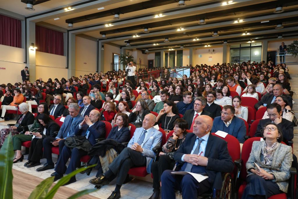 1111ɿ״ѧġʿл֮ĶԻ󵮳400ꡱϵлĻʽֳ» ҫͥ 