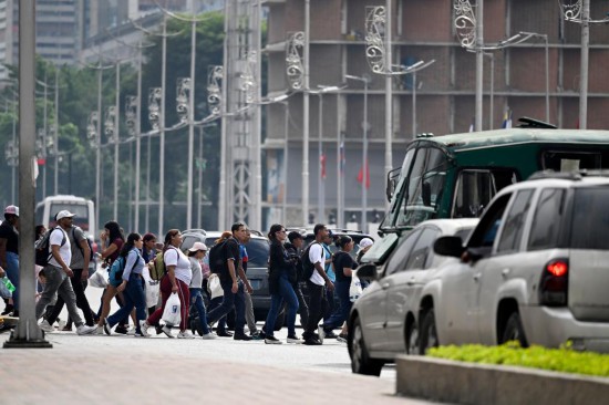 12��2�գ���ί�������׶�������˹����������߷�ʱ�δ��������߶���֡��»��������ľ����