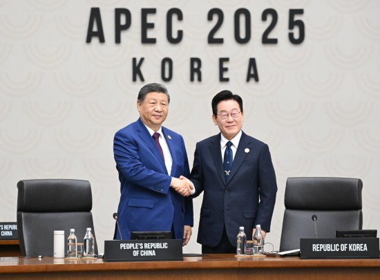 ��������ʱ��2025��11��1�����磬������ϯϰ��ƽ��ϯ��̫������֯����ʮ�����쵼�˷���ʽ���鶫�������ӻ��ڡ�����ϰ��ƽͬ������ͳ�������ڽ��ӻ��������֡��»������ л���� ��