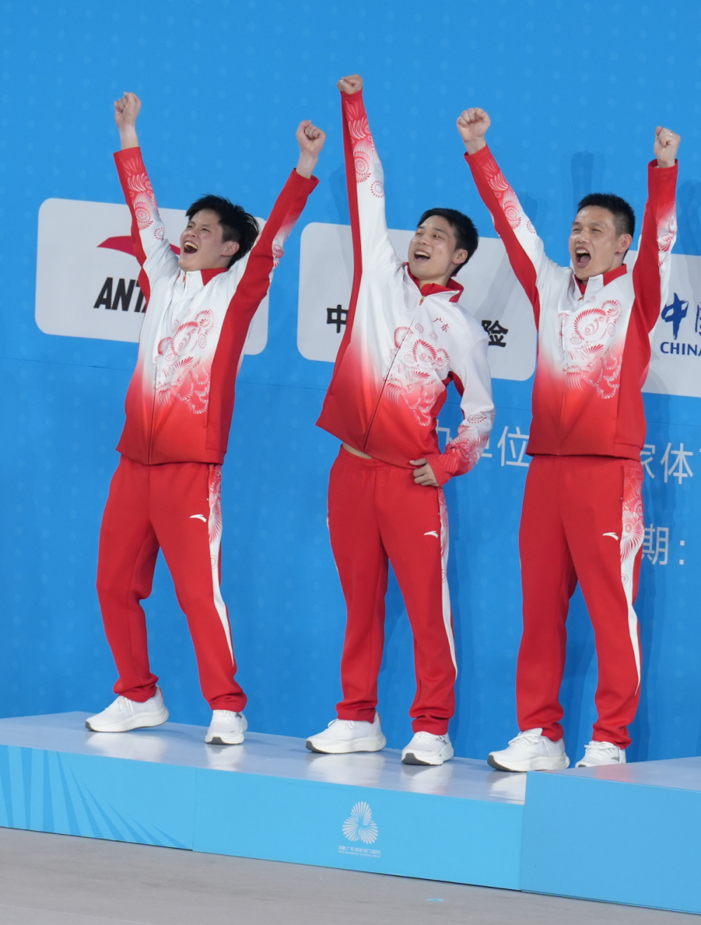 Բ��лĻ���°�ɭ���У��������ʮ���˻�������ͬ��ף���ܷ��߹�ͼ