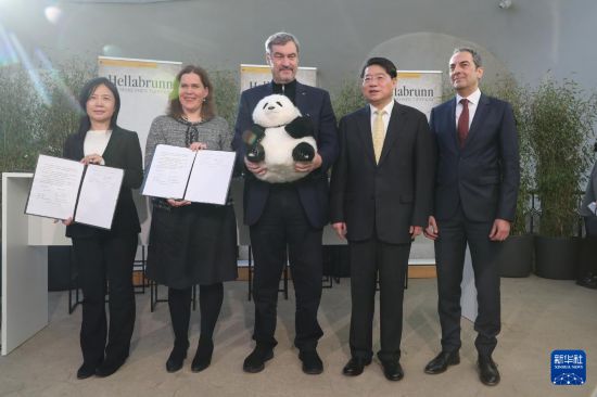 ������1��21���ڵ¹�Ľ��ں������׶���԰�����Э��ǩ����ʽ�ֳ����»������ ������ ��