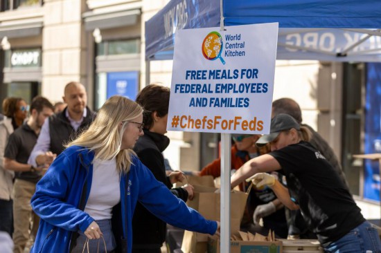 2025��11��5�գ��������׶���ʢ�٣������Ա�Ŷ���ȡ���ʳ��»�����ߺ�������