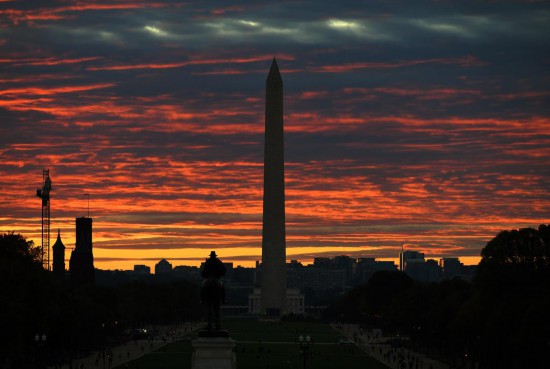 ����2025��10��15�����������ʱ�ֵ�������ʢ�ټ�����»�����������