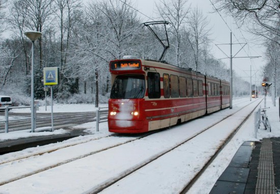 1��7�գ��ں���������һ���糵�ڻ�ѩ�������ʻ���»�������ۺ�����