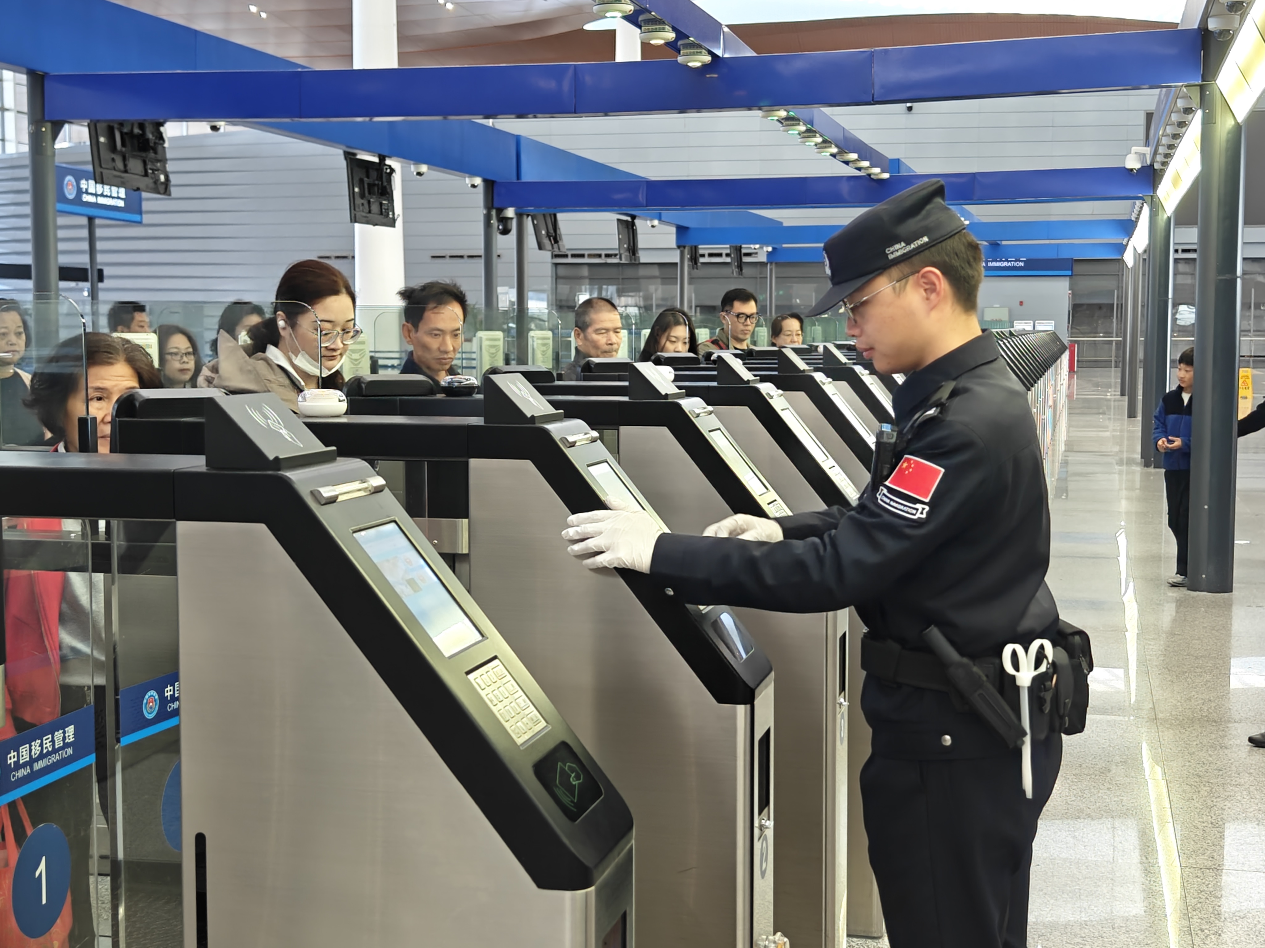 ����Ĵ����麣��·�ڰ����߼����ڸ�ִ�ڣ�ָ�������ÿ;����ͨ��ͨ�ء����������� ���ŵ���