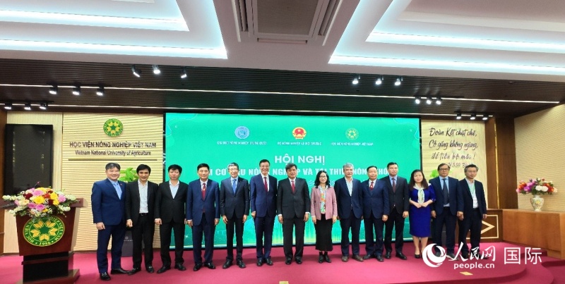 2��2�գ�ũҵ�ṹ����������������ֻ��ں��ھ��С����������߰�������