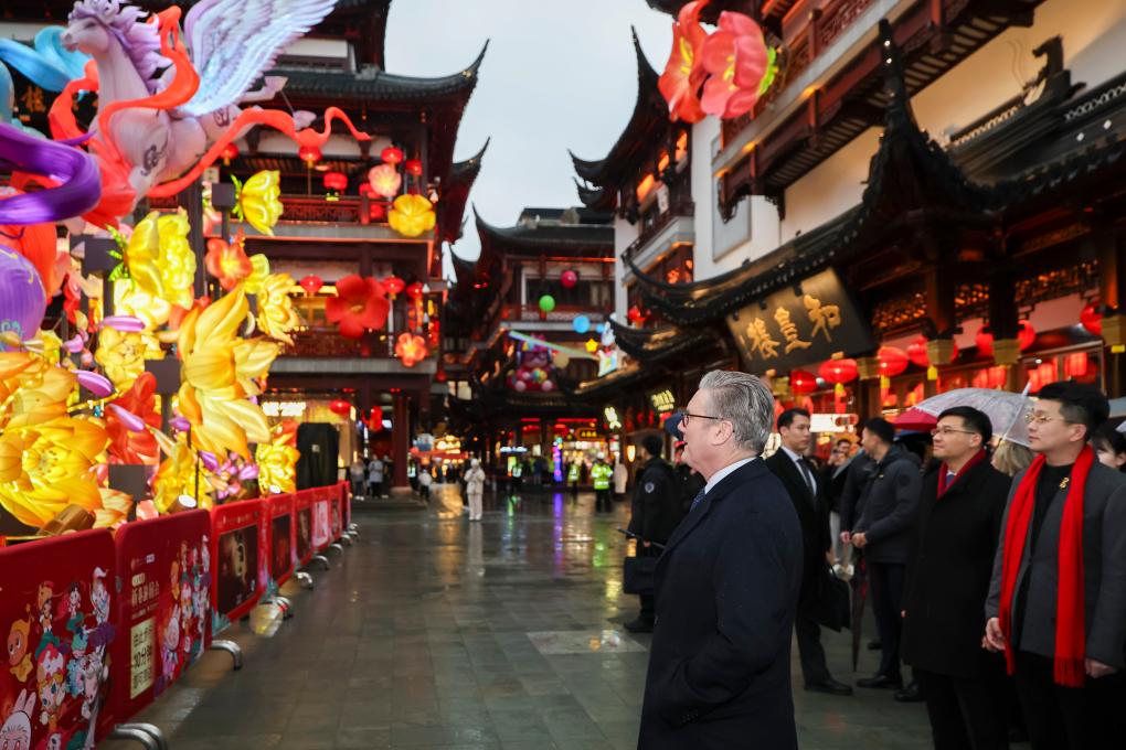 1��30�գ�Ӣ������˹��Ĭ�ι��Ϻ�ԥ԰���»������������