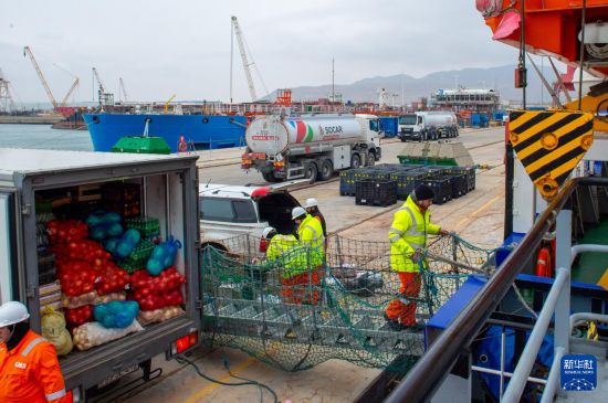 2��10�գ��ڰ����ݽ��Ϳ⴬����ͷ��������Ա�Բ��뺣����ҵ�Ĵ�������ʳ�ﲹ�����»������ �¿��� ��