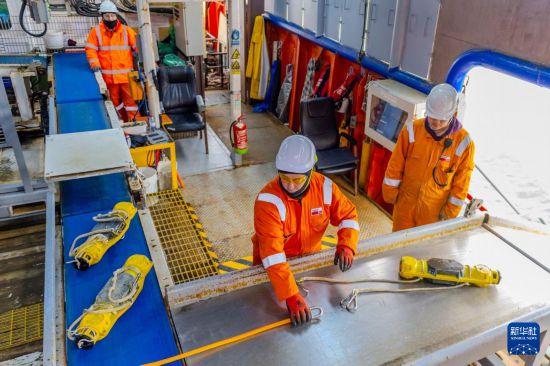 2��10�գ��ڰ����ݽ��Ϳ⴬����ͷ���з�������Ա���ң��ڽڵ㴬��Ϊ����������Ա���У��ṩָ�����»������ �¿��� ��