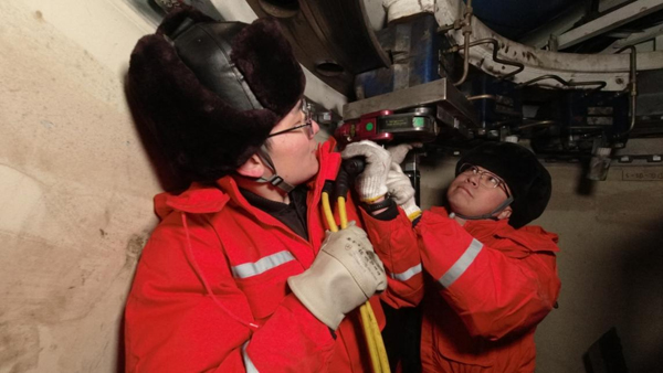 �������󣩺����������ң��ڷ����Ͳ�ڸ���Ħ��Ƭ����ǿ��