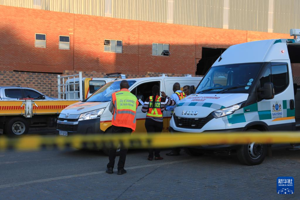 3��2�գ�������Ա���Ϸ�Լ����˹���Ľ���̮���¹��ֳ���ҵ���»������ ��Ϊ ��