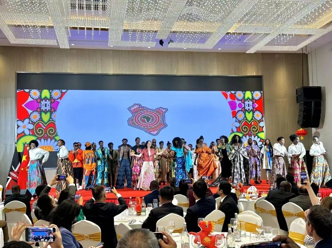 ���й�פ�����Ǵ�ʹ�ݾ��е�2026�����д����ϣ��пϷ�װ�Ļ�ʱװ�㾫�����ݡ��й�פ������ʹ�ݹ�ͼ