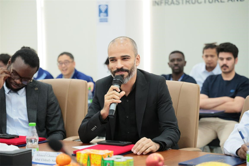 ����Ա����������������