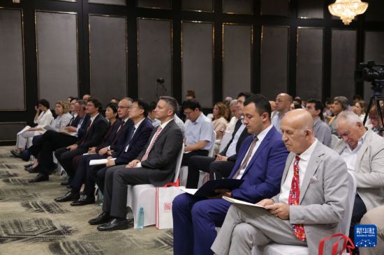 6��30�գ��б��α��ڱ��������׶������ǲμӡ������й�֮�Σ������б���չ���������ֻᡣ�»������ Ҧ��U ��