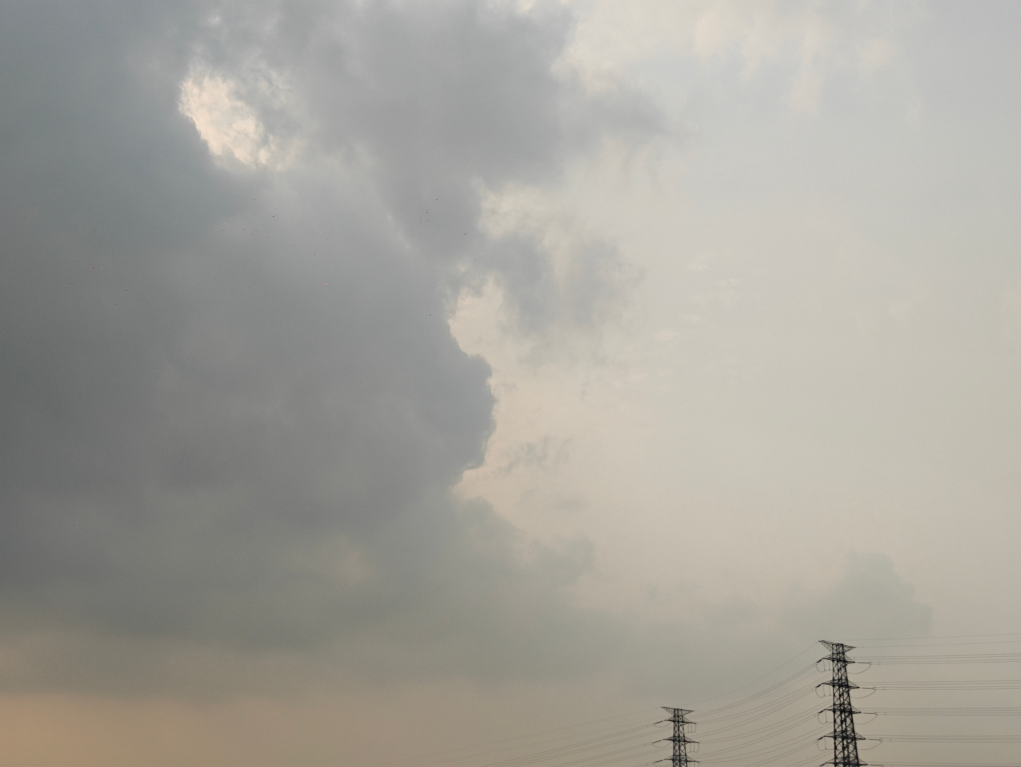 4月10日17时许,广东省佛山市多云。人民网 王雅蝶摄